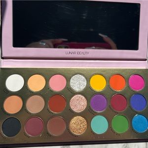 Lunar beauty life’s a drag palette